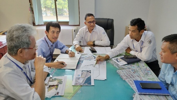 Meeting on Port Security (The Vice President is in the center and to his right is the Harbor Master)