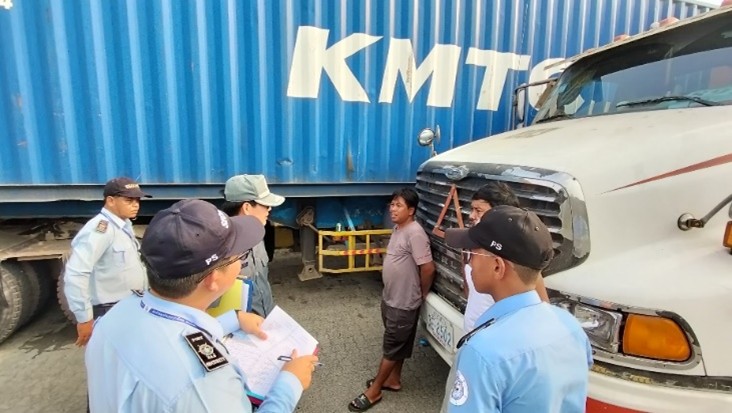 Joint survey on trailer parking in the Port with customs